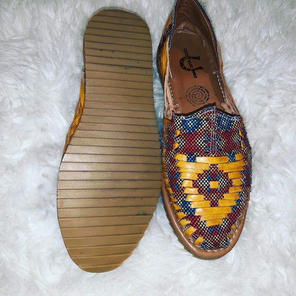 ❤️SOLD❤️Aztec Leather Slip On Shoes - Picture 4 of 5